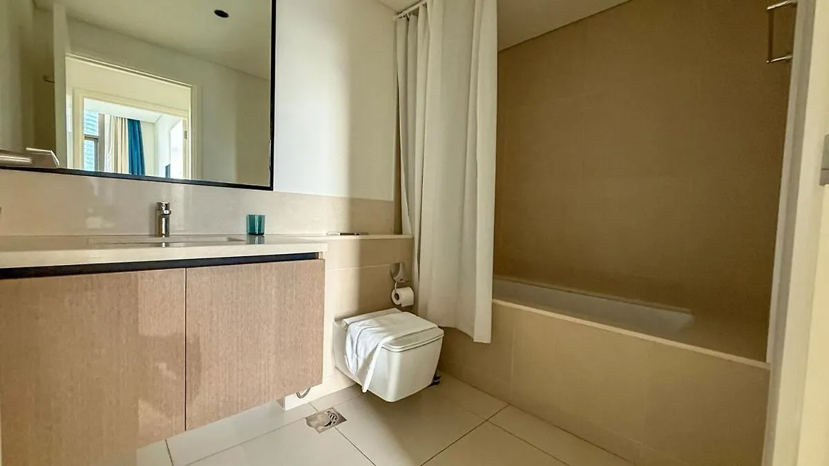 Tick - Burj Crown Luxury 2Br W Balcony & Pool View Apartment Dubai