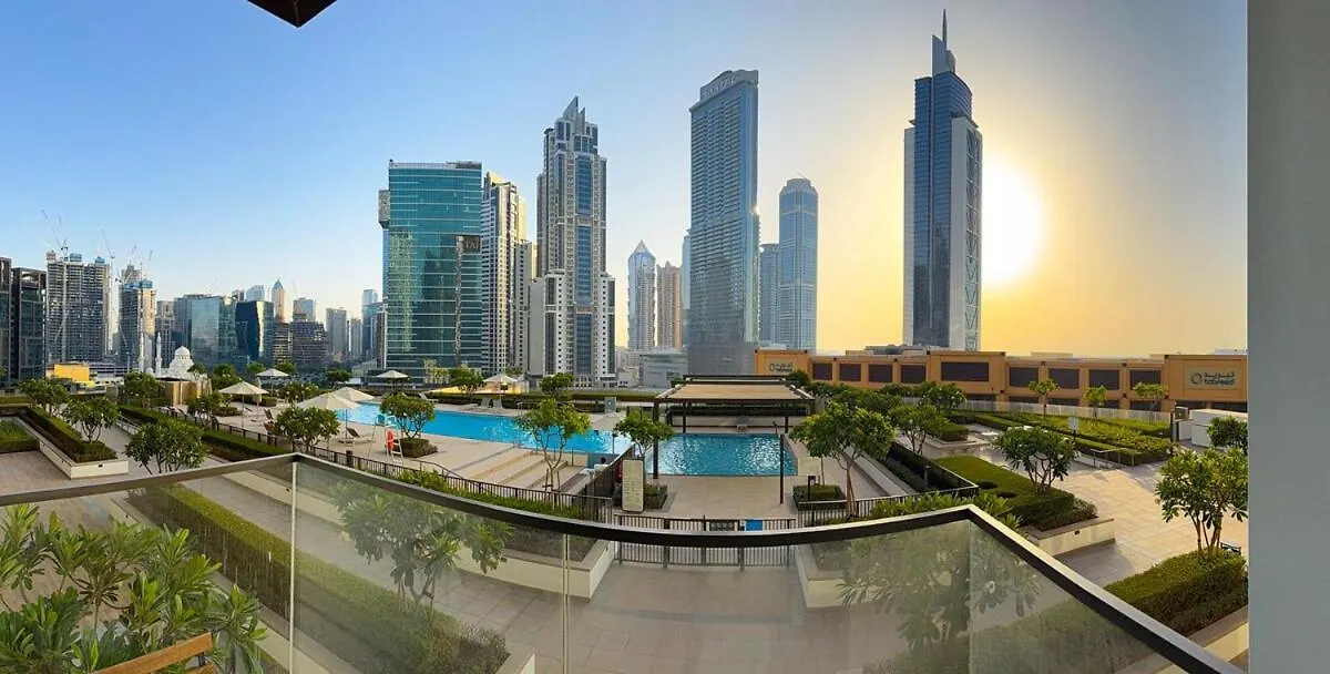 Tick - Burj Crown Luxury 2Br W Balcony & Pool View Apartment Dubai