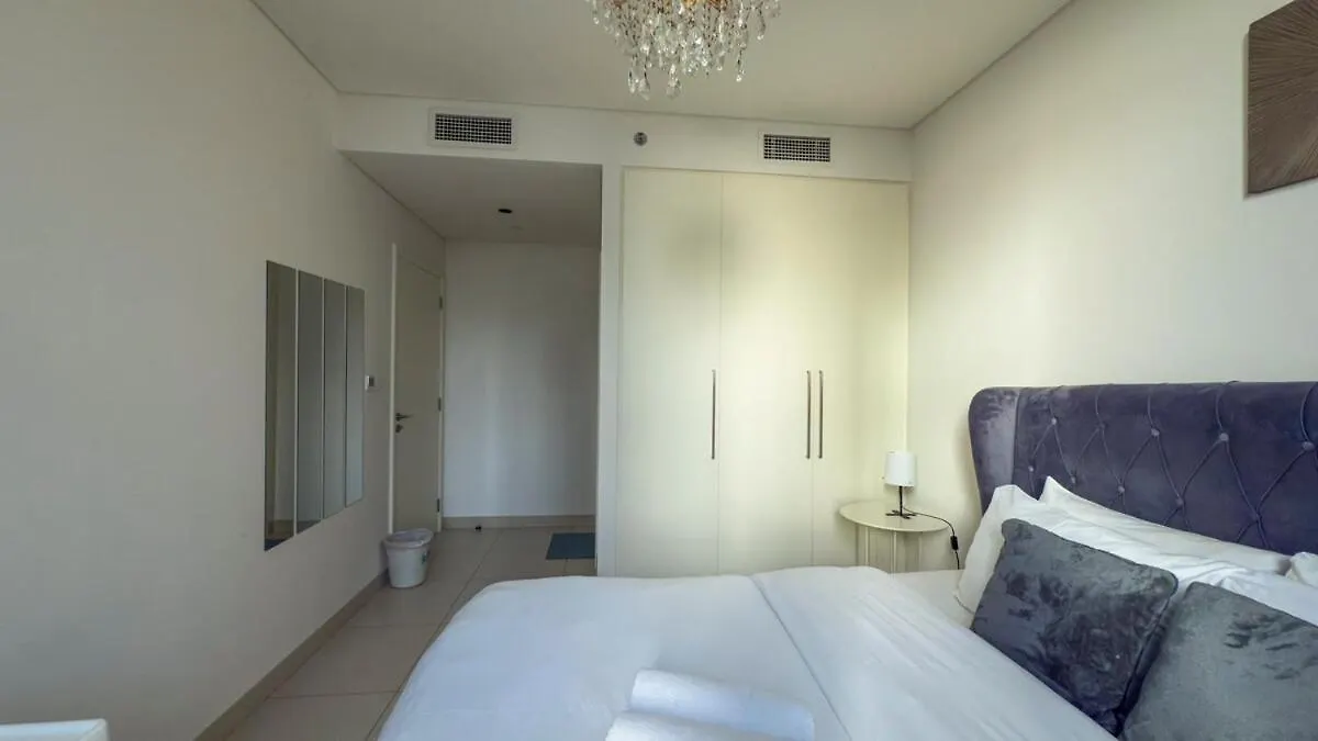 Tick - Burj Crown Luxury 2Br W Balcony & Pool View Apartment Dubai
