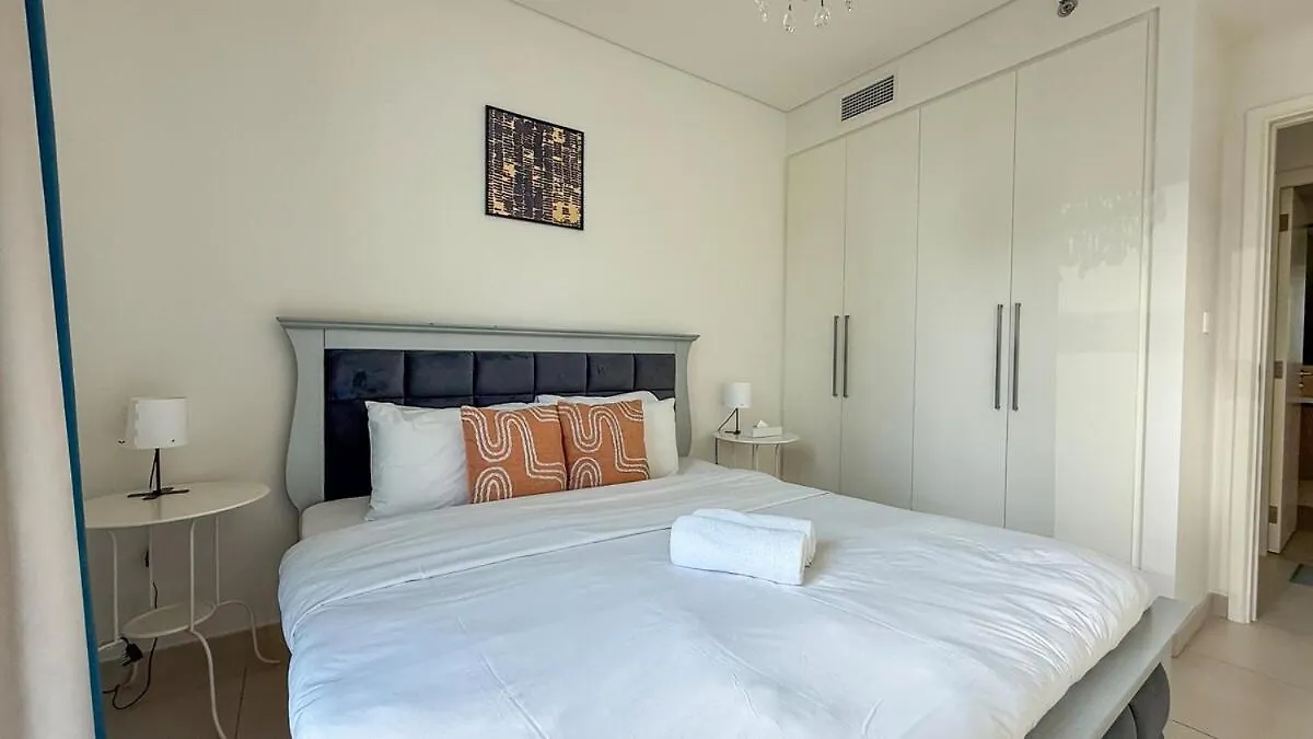 Tick - Burj Crown Luxury 2Br W Balcony & Pool View Apartment Dubai