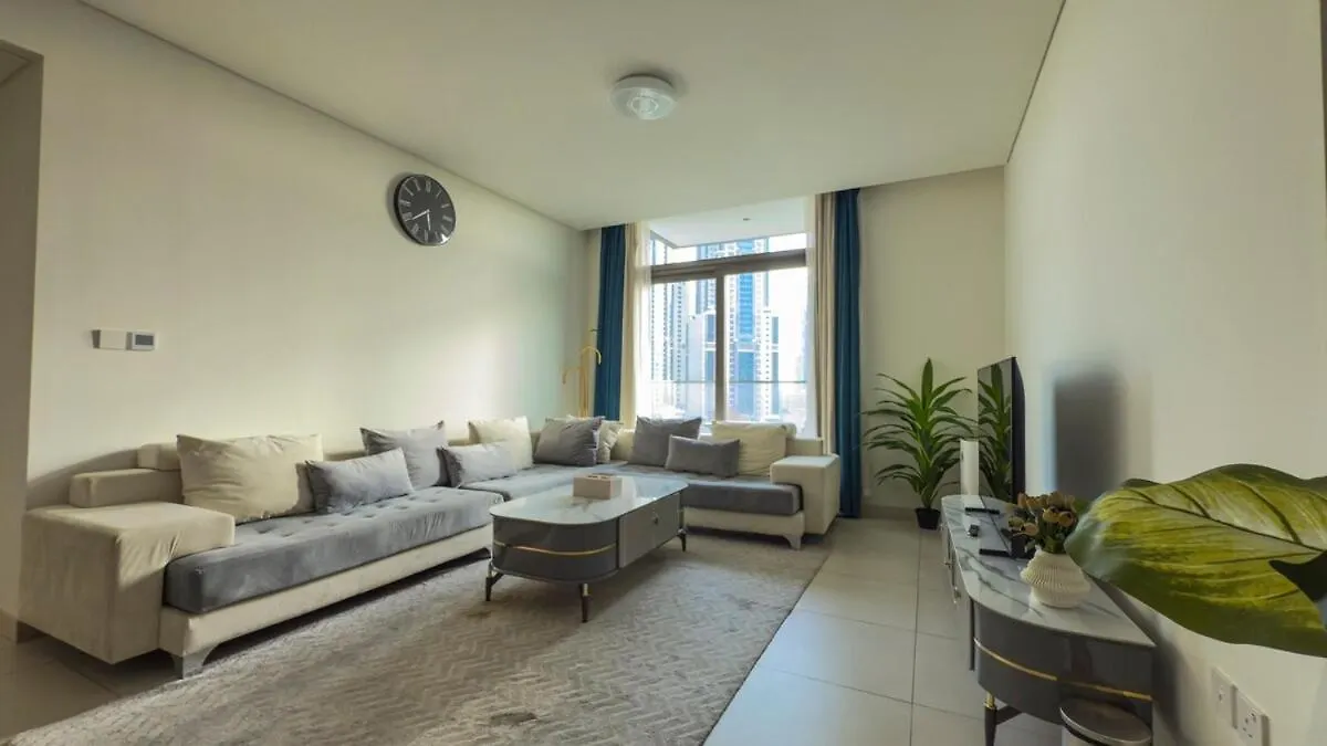 Tick - Burj Crown Luxury 2Br W Balcony & Pool View Apartment Dubai
