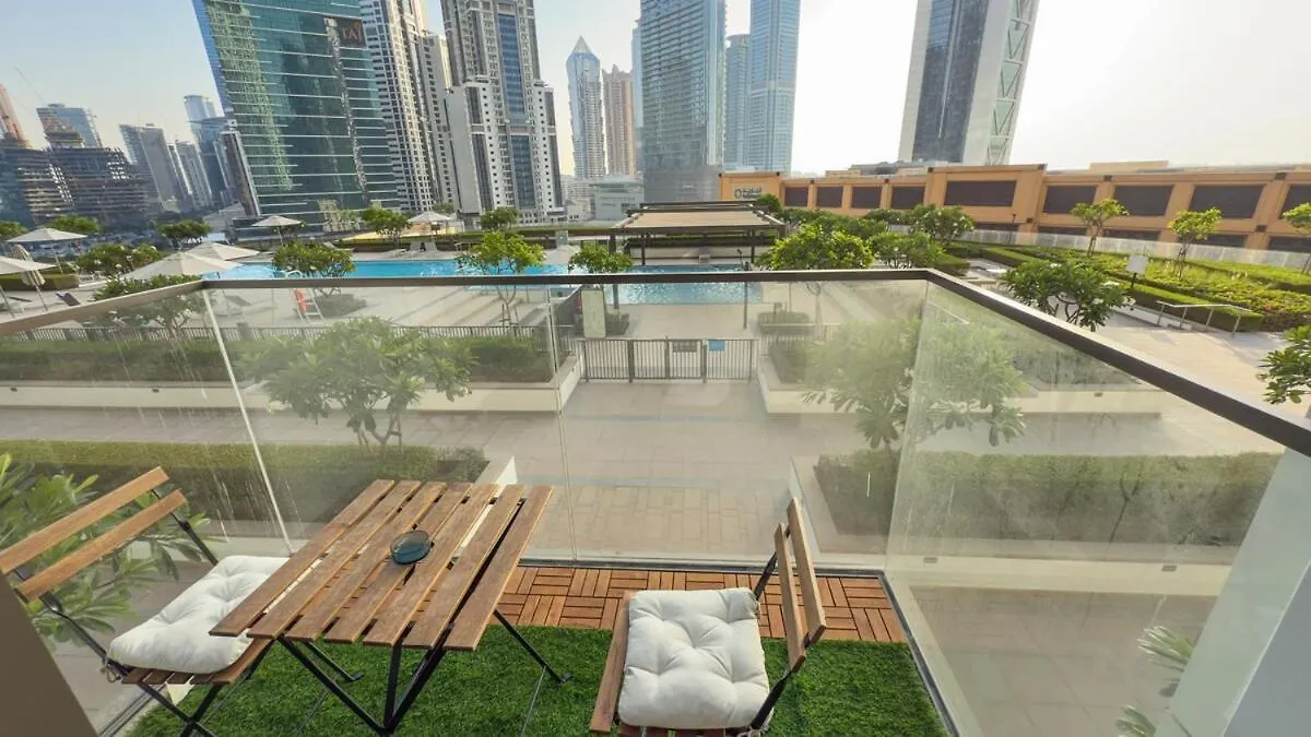 Tick - Burj Crown Luxury 2Br W Balcony & Pool View Apartment Dubai